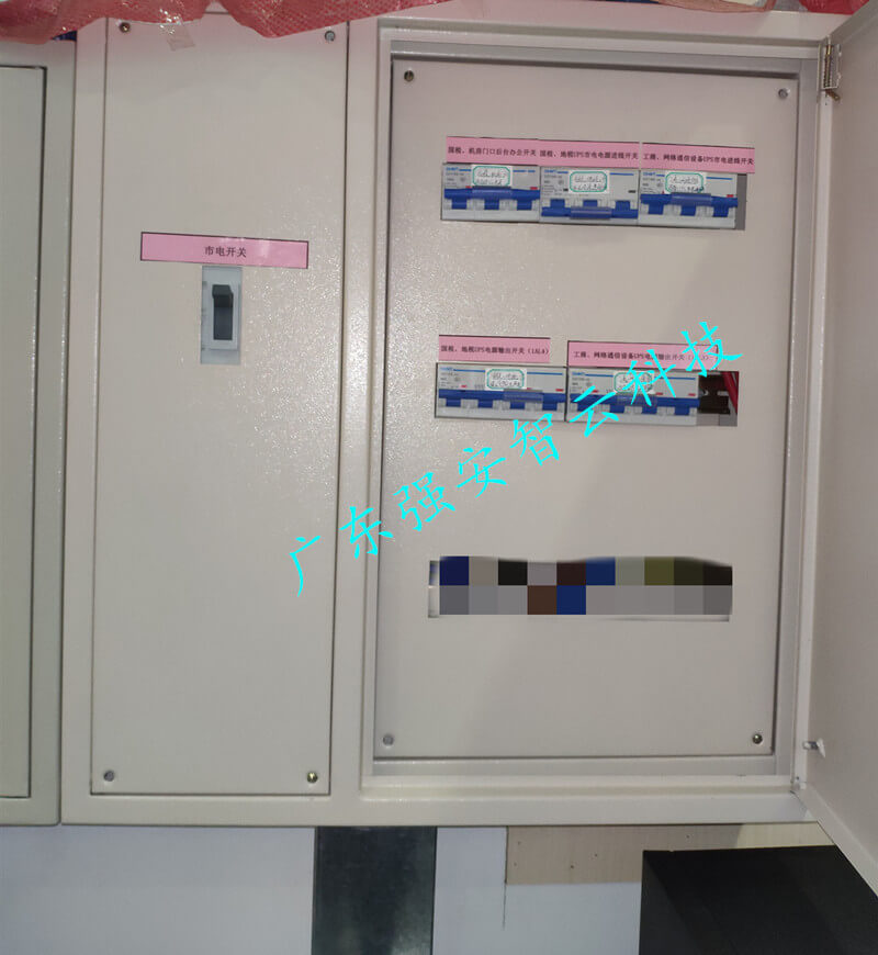 橫琴行政服務中心UPS電源4.jpg