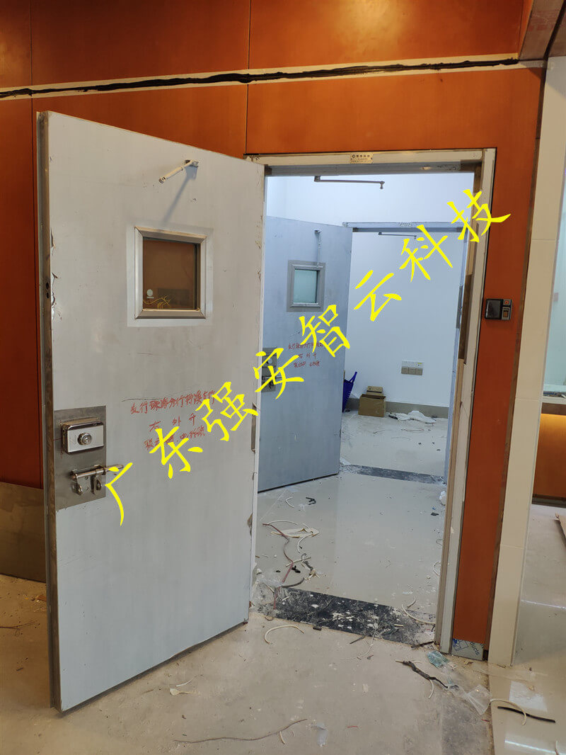 交通銀行防尾隨聯動門1.jpg